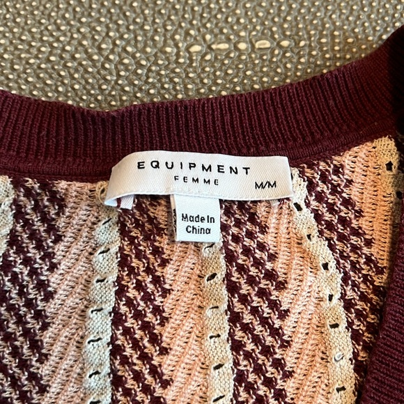 Equipment sweater in medium with deep v-neck - Picture 3 of 4